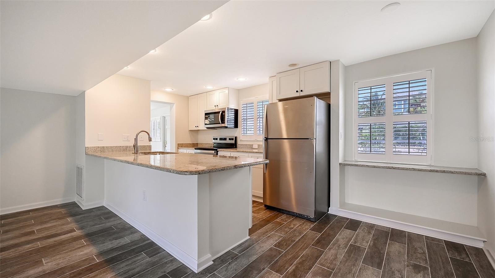 LONGBEACH ON LONGBOAT KEY - Residential