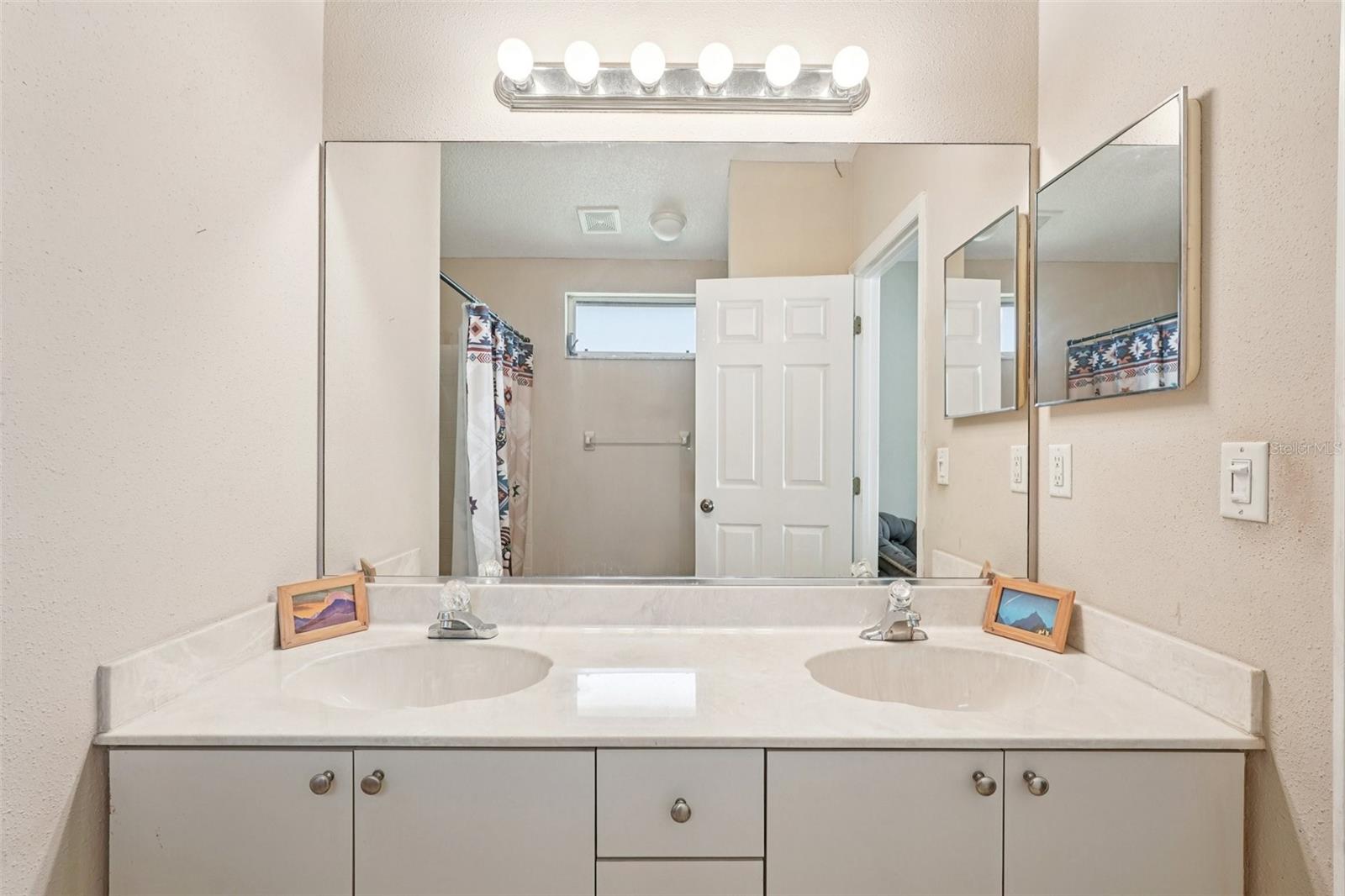 GULF GATE GLEN - Residential