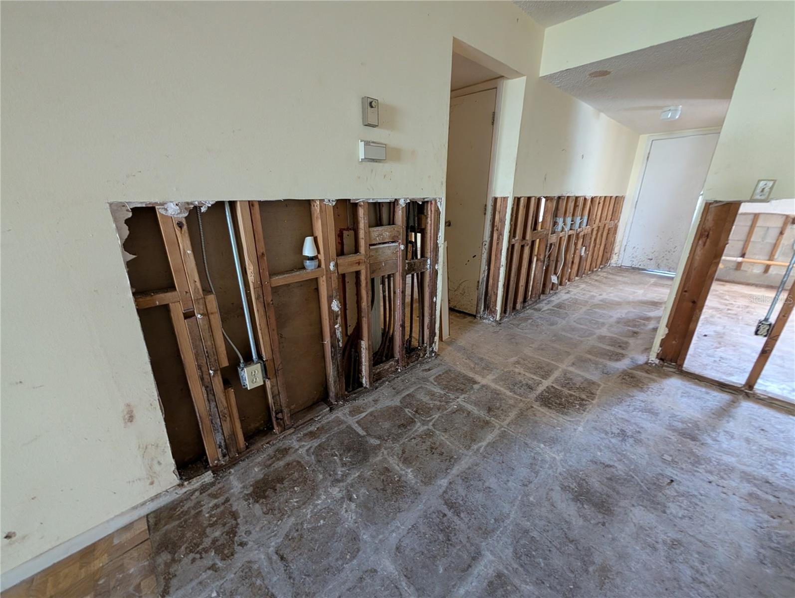 BAYSHORE ON THE LAKE APTS III SEC1 - Residential