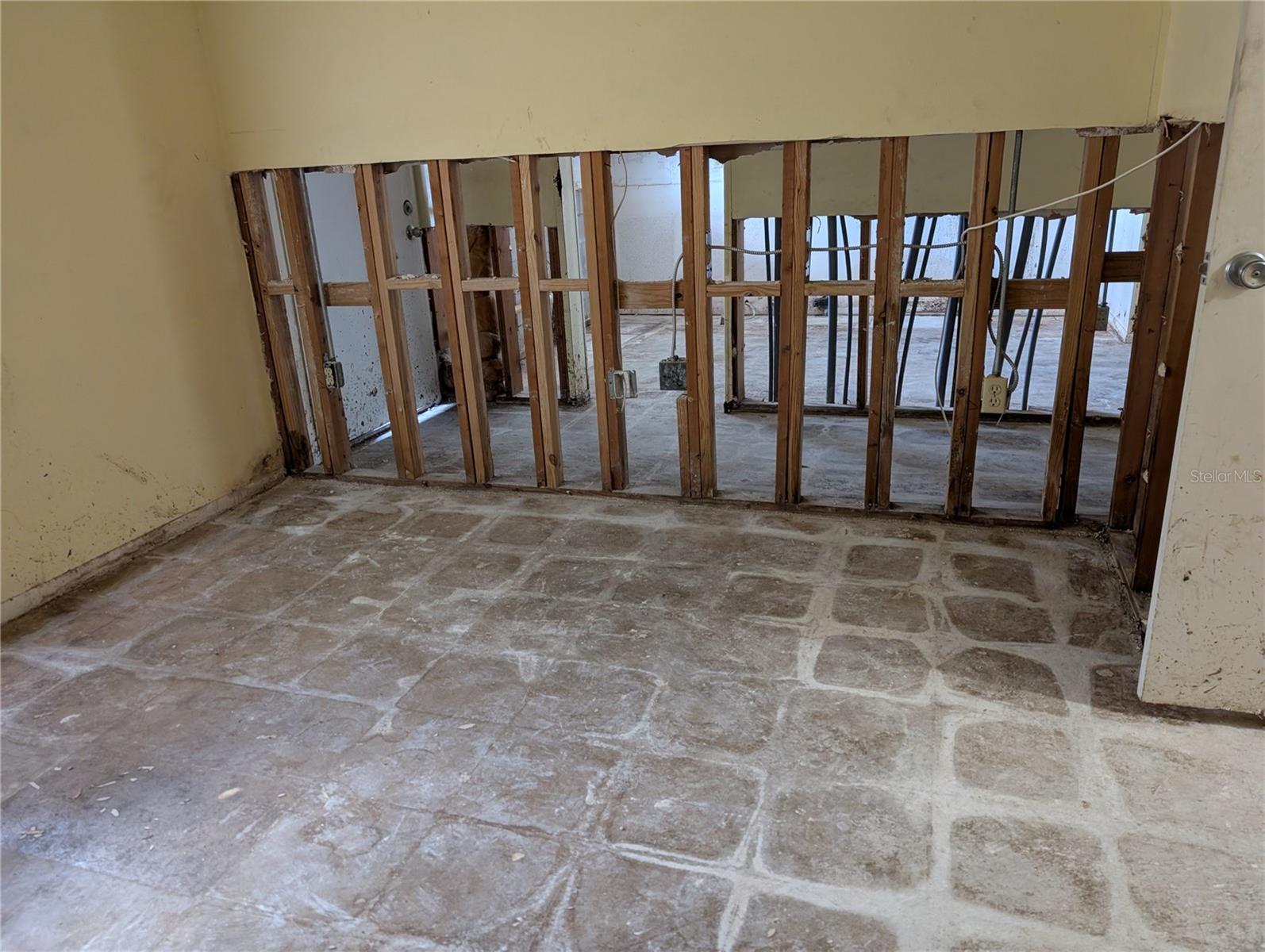 BAYSHORE ON THE LAKE APTS III SEC1 - Residential