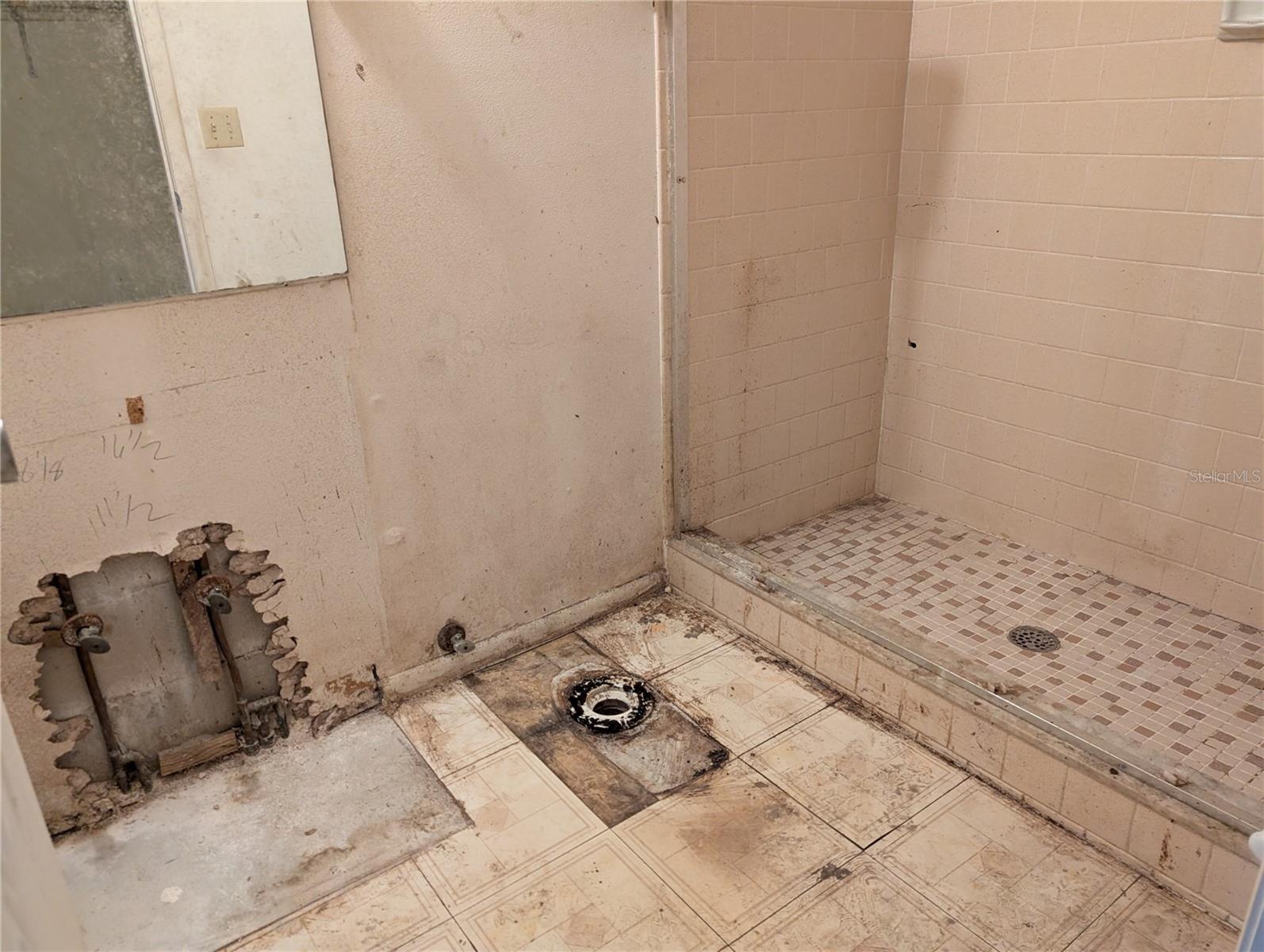 BAYSHORE ON THE LAKE APTS III SEC1 - Residential