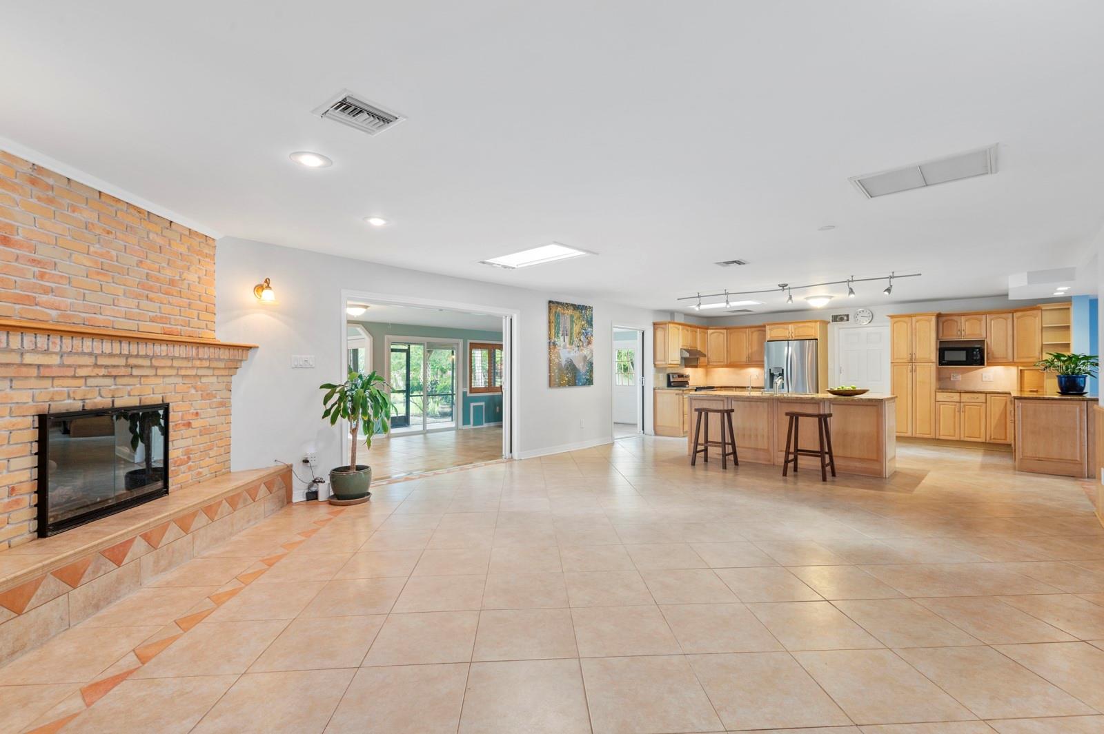 SARASOTA GOLF CLUB COLONY 1 - Residential