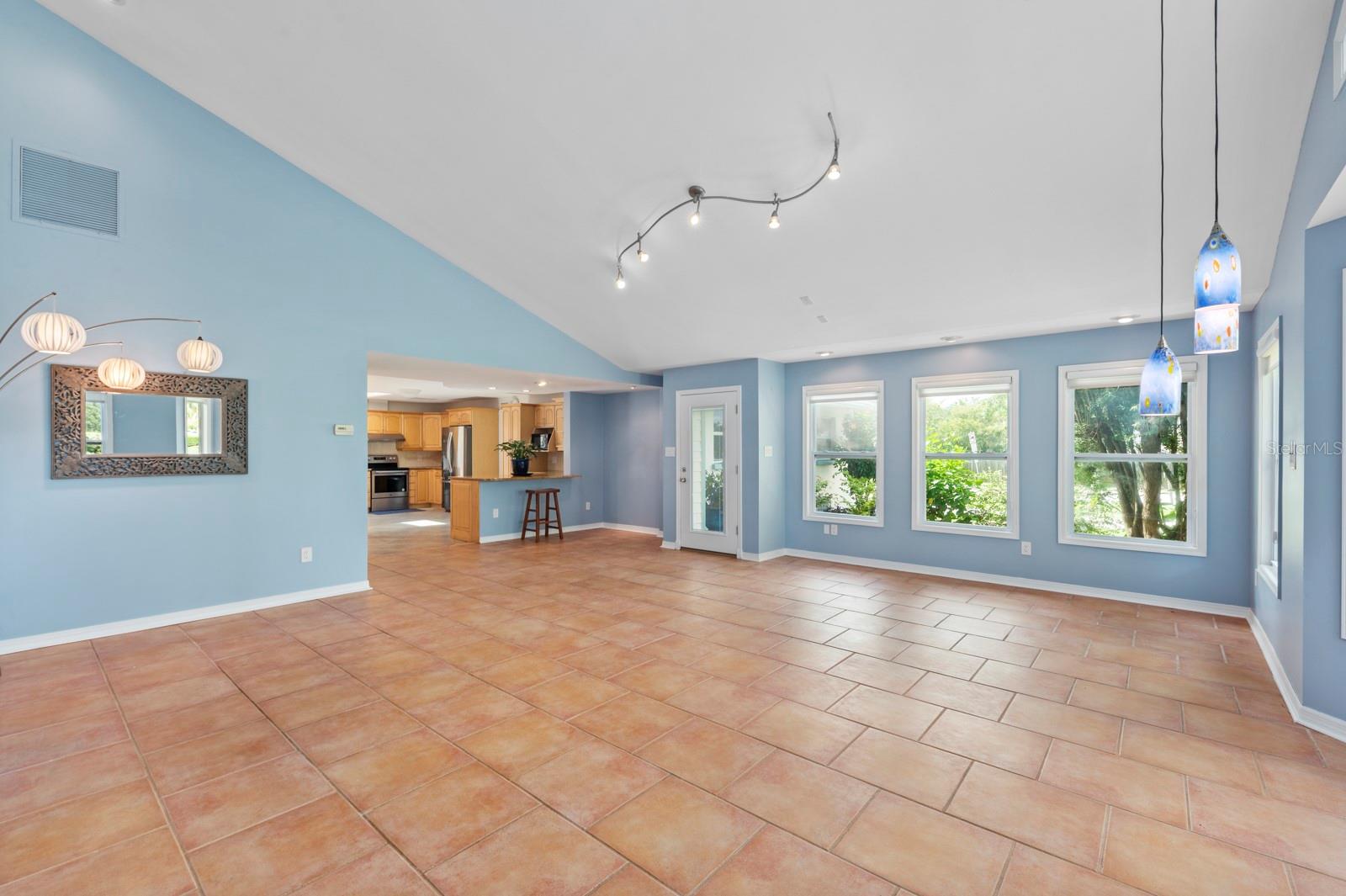 SARASOTA GOLF CLUB COLONY 1 - Residential