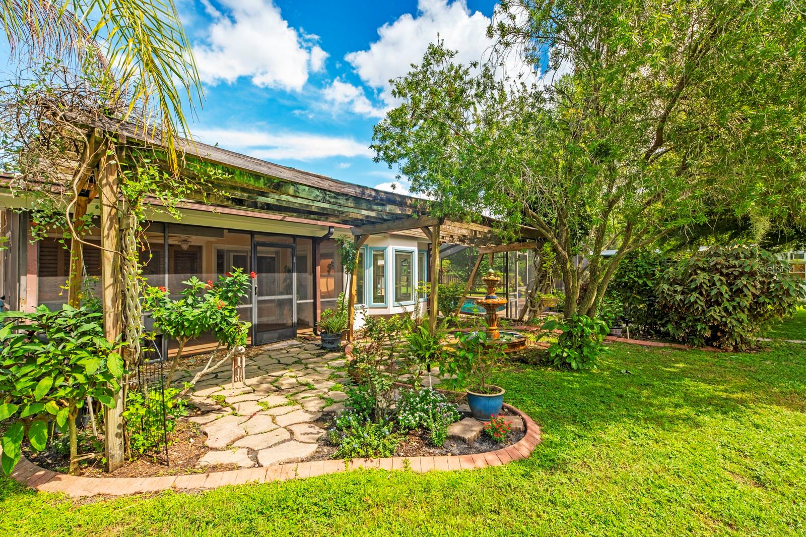SARASOTA GOLF CLUB COLONY 1 - Residential