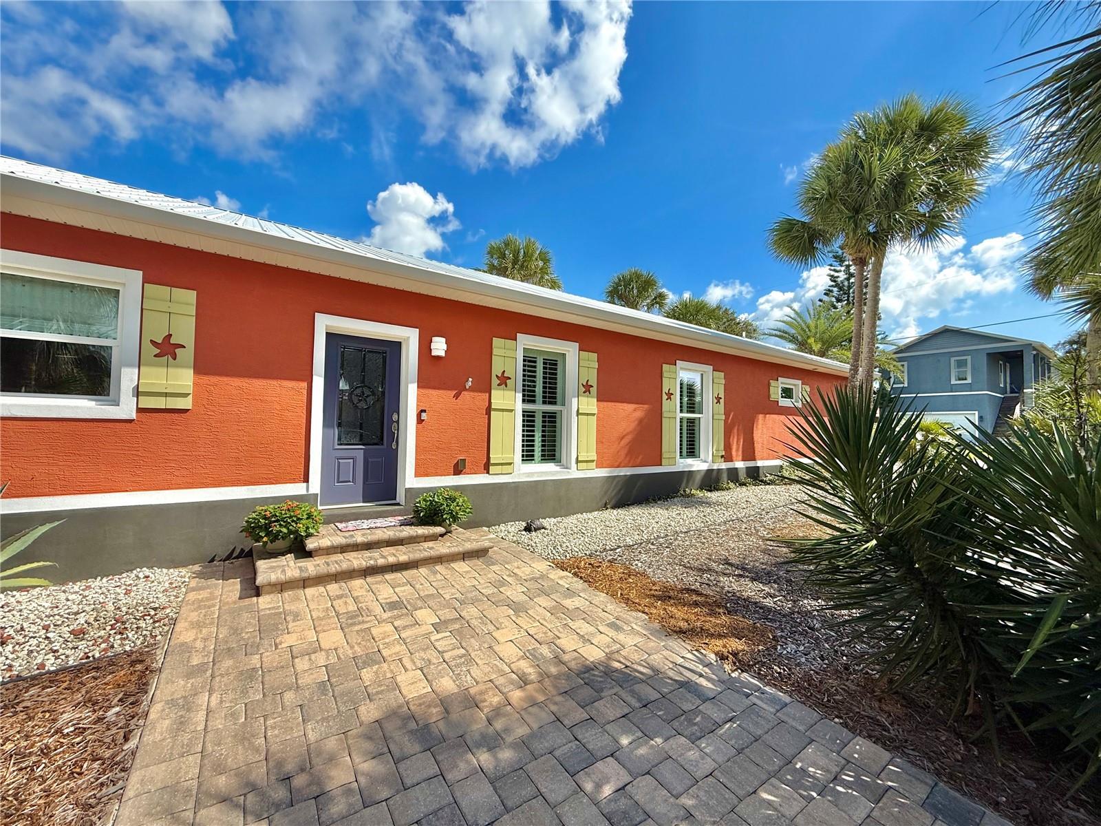 2048 S DAYTONA AVENUE