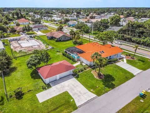 A home in PORT CHARLOTTE