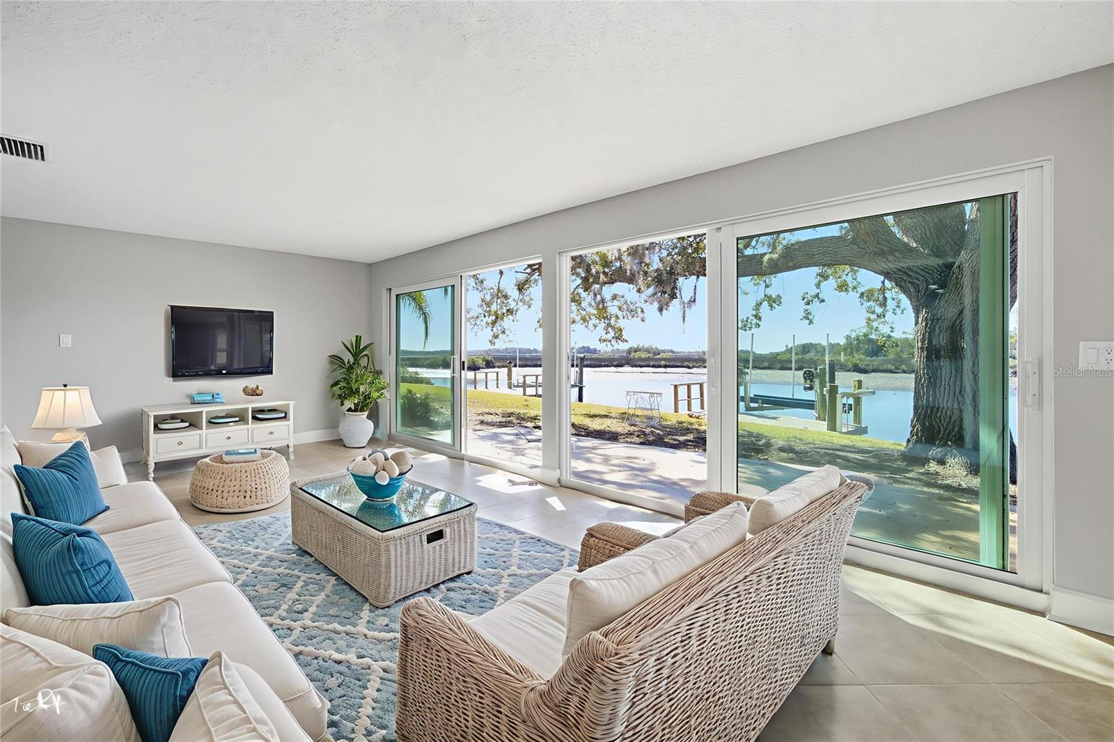 THE BAY VILLAS - Residential