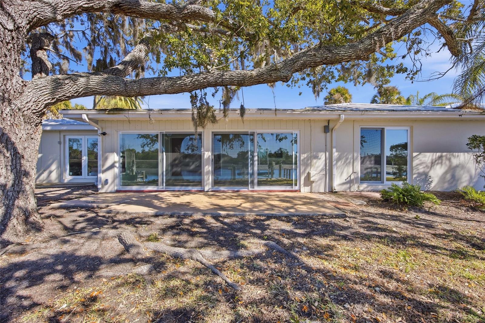 THE BAY VILLAS - Residential