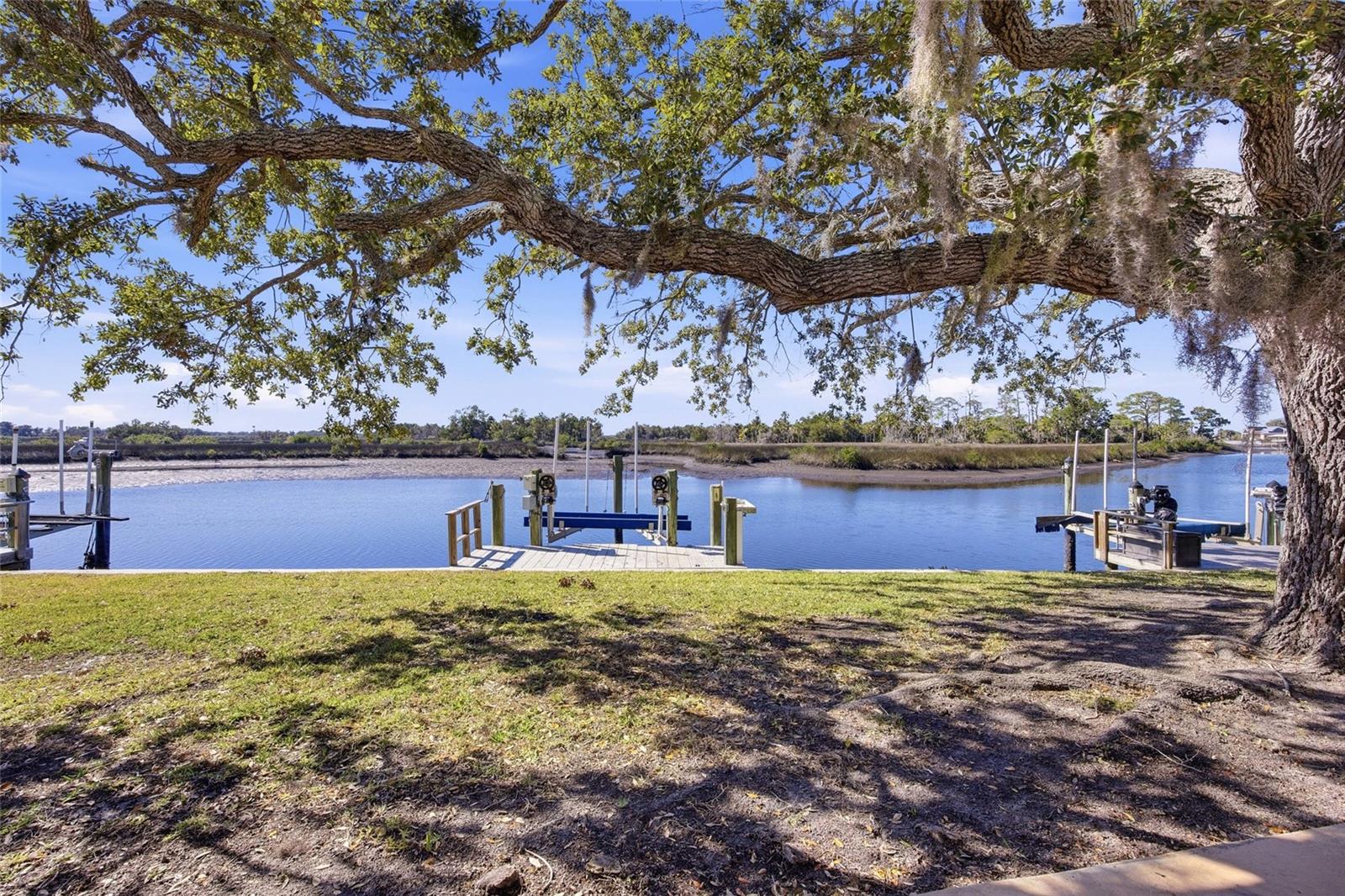 THE BAY VILLAS - Residential