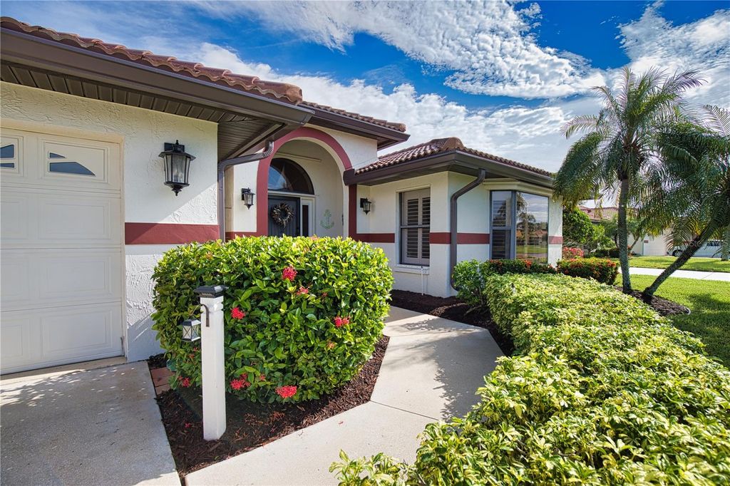 Photo of 1928 Cove Pointe Dr, Venice, FL 34293 (MLS # OM701400)