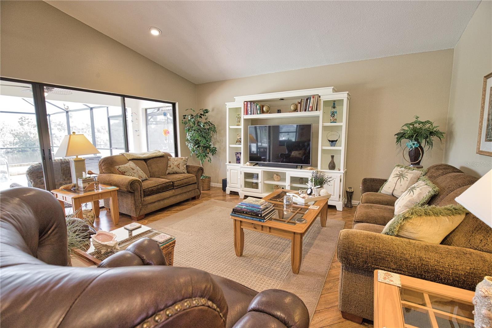 COVE POINTE - Residential