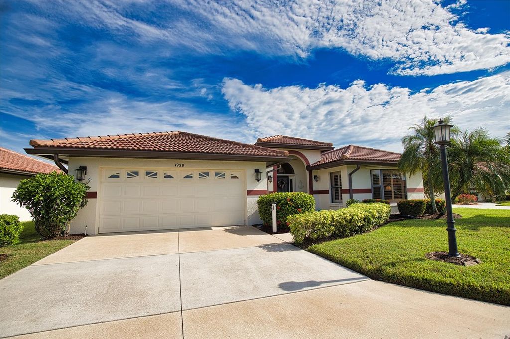 Photo of 1928 Cove Pointe Dr, Venice, FL 34293 (MLS # OM701400)
