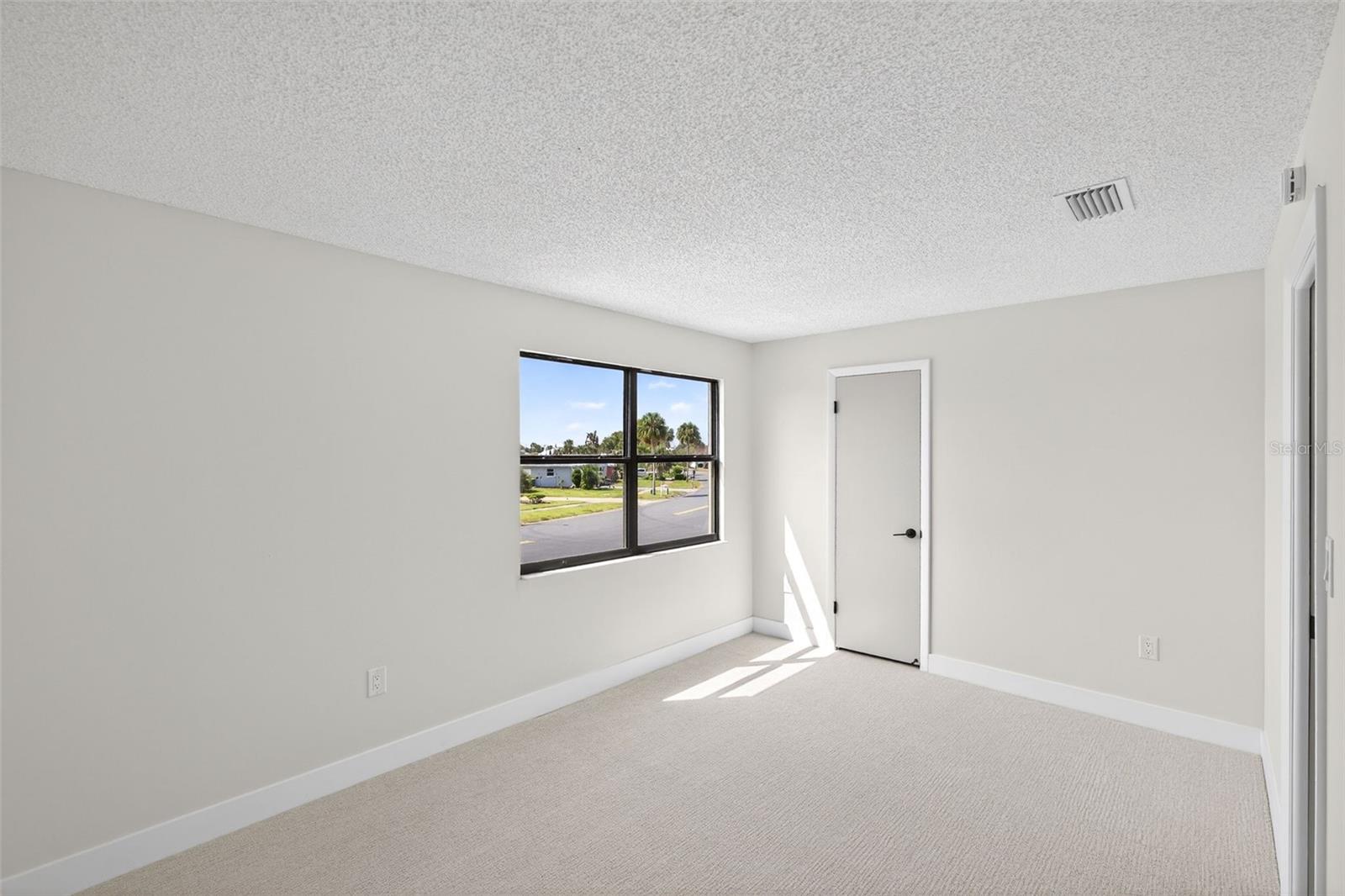 WATERWAY MANOR UNIT 01 - Residential
