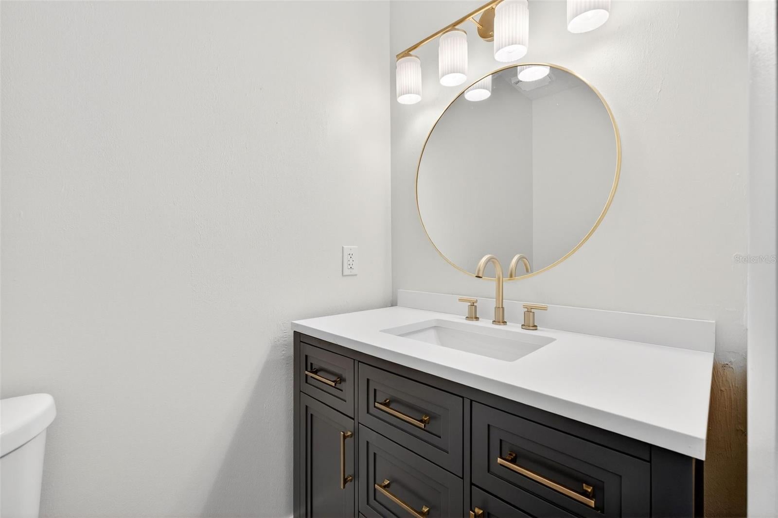 WATERWAY MANOR UNIT 01 - Residential