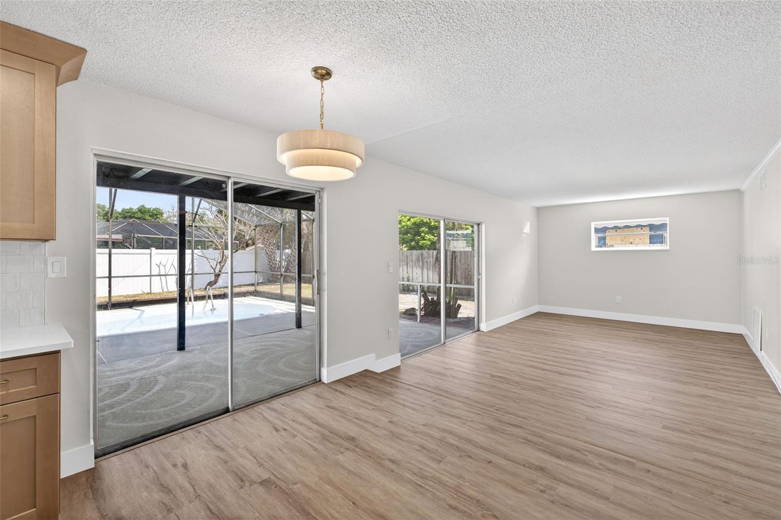 WATERWAY MANOR UNIT 01 - Residential