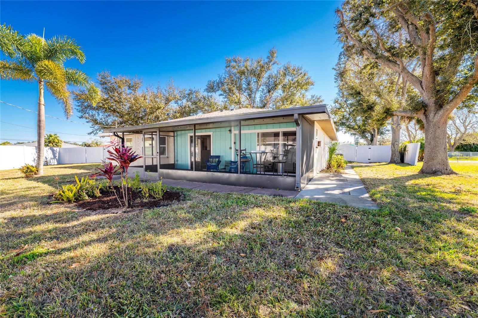 BAY VISTA BLVD - Residential