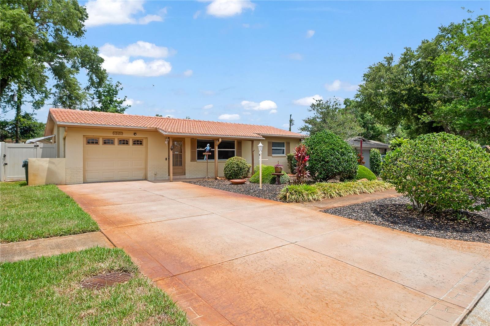 LARGO LAKE VILLAS UNIT 2 - Residential