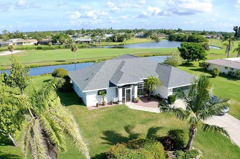 Photo of 32 Oakland Hills Court, Rotonda West, FL 33947 (MLS # C7512877)