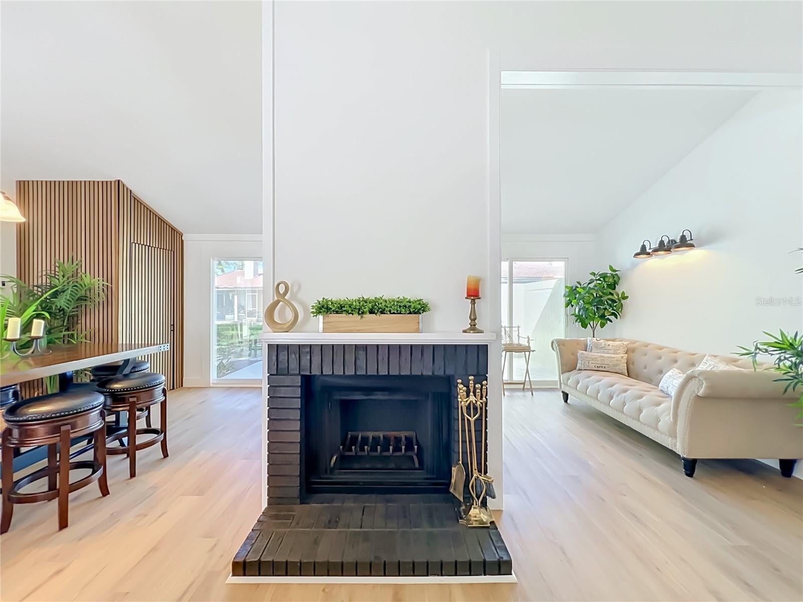190 W SABAL PALM PLACE 190