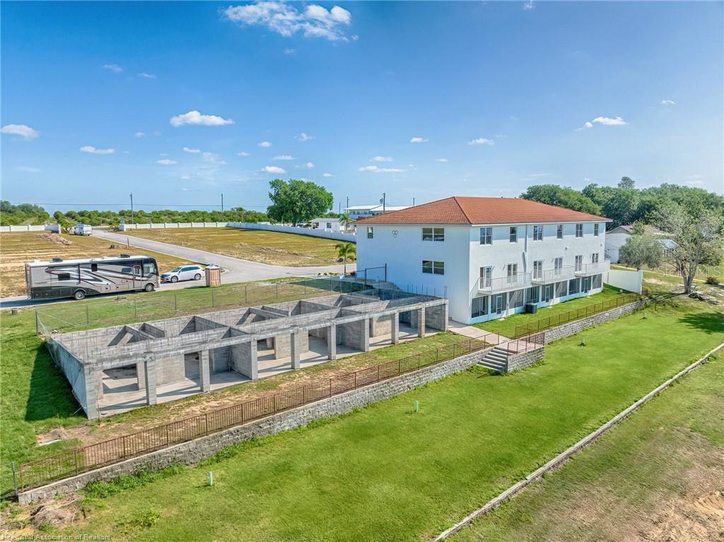 KNICKERBOCKER MANOR - Residential