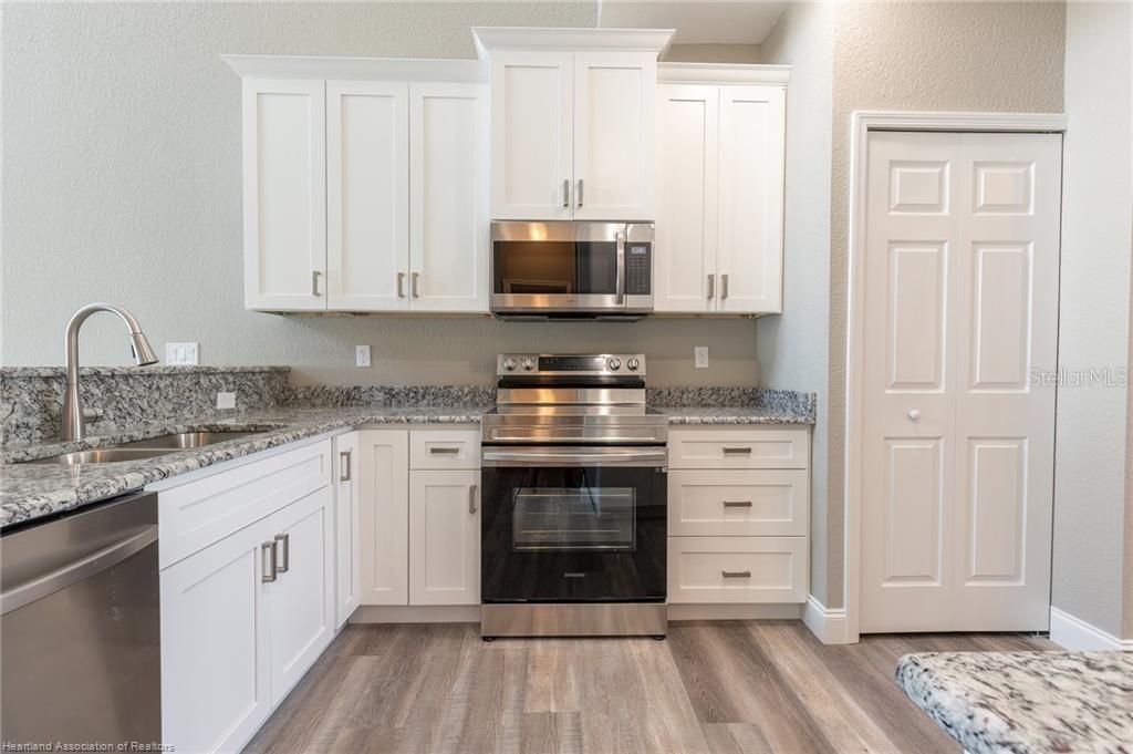 KNICKERBOCKER MANOR - Residential