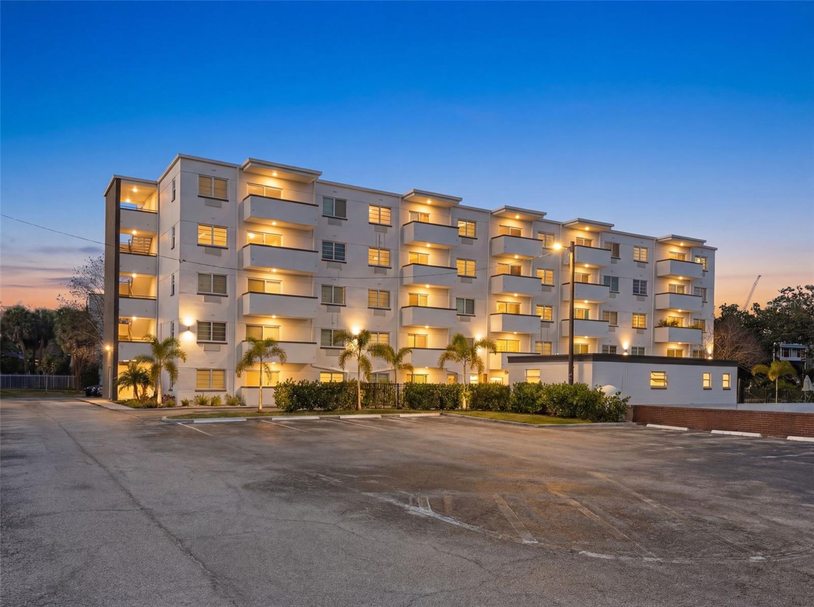 HYDE PARK TOWERS A CONDO - Residential