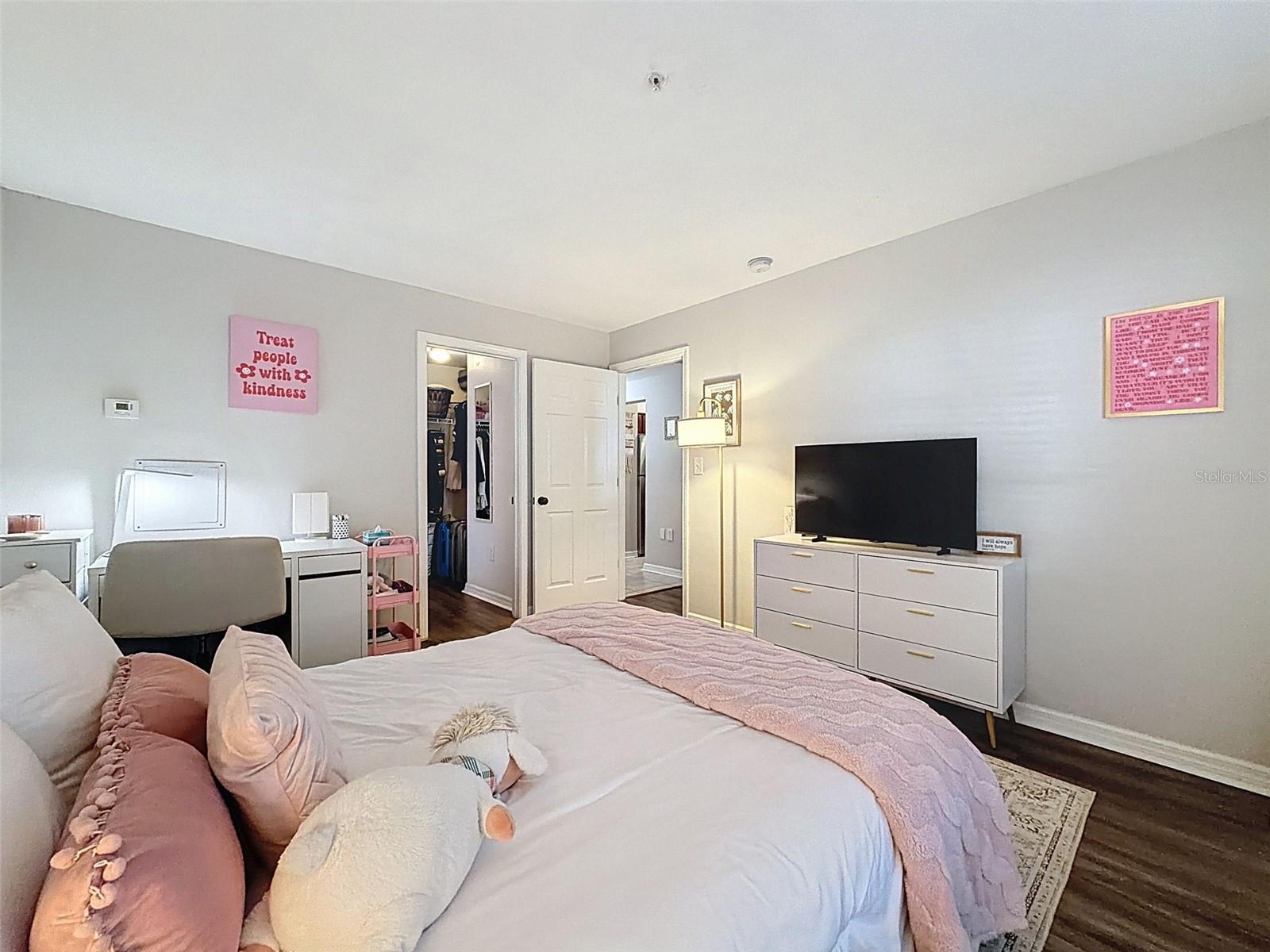 HYDE PARK TOWERS A CONDO - Residential