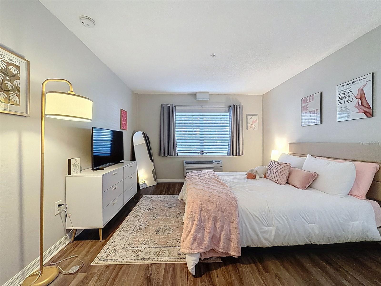 HYDE PARK TOWERS A CONDO - Residential