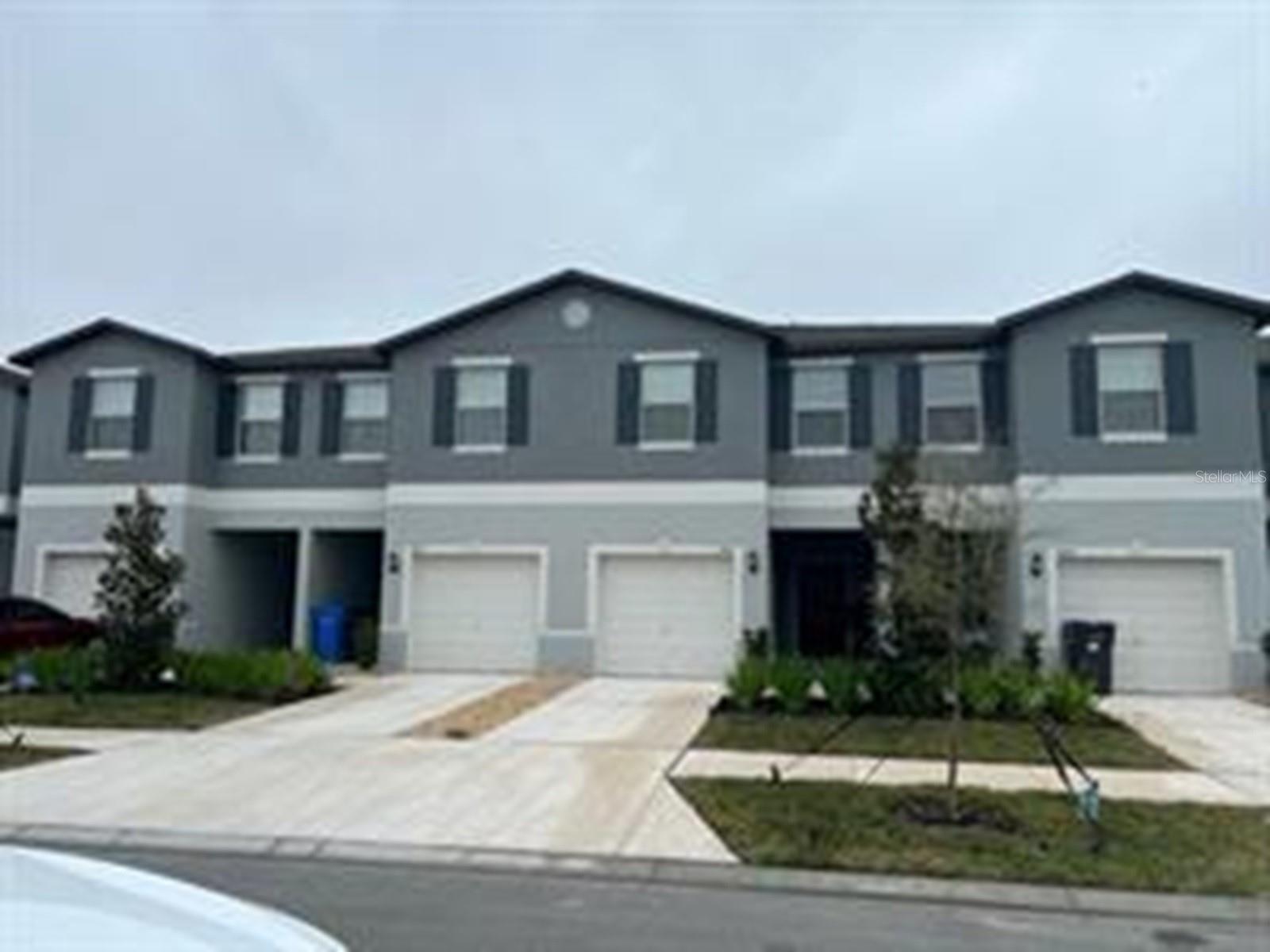 Presenting this newer construction home in "The Townes at Summerfield Creek" which is a new community in Riverview, FL. On entering the front of the home, the Great Room is an inviting gathering space for family activities and hosting movie nights with friends. Steps away is the spacious kitchen with newer appliances. Right off the kitchen is a nice spacious nook for dining, which is next to the sliding glass doors that invite a pleasant breeze throughout the interior. On the second level, split level sports a big master bedroom with a nice ensuite bath. Features dual sinks with a full-width mirror, a large walk-in shower with glass enclosure, and a generous walk-in closet. Ideally situated for privacy. Residents have access to several exclusive amenities, including a swimming pool, basketball court, and a baseball field to stay active. For leisurely afternoons, residents can spend time at the park, clubhouse, or head out to the surrounding city dining options.