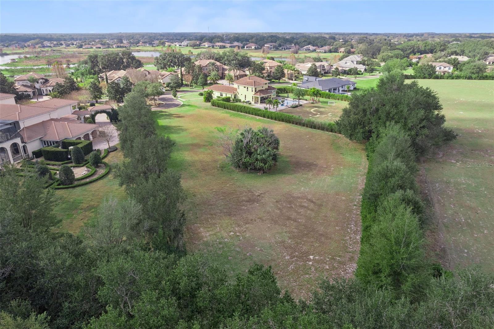 HEATHROW COUNTRY ESTATE - Land