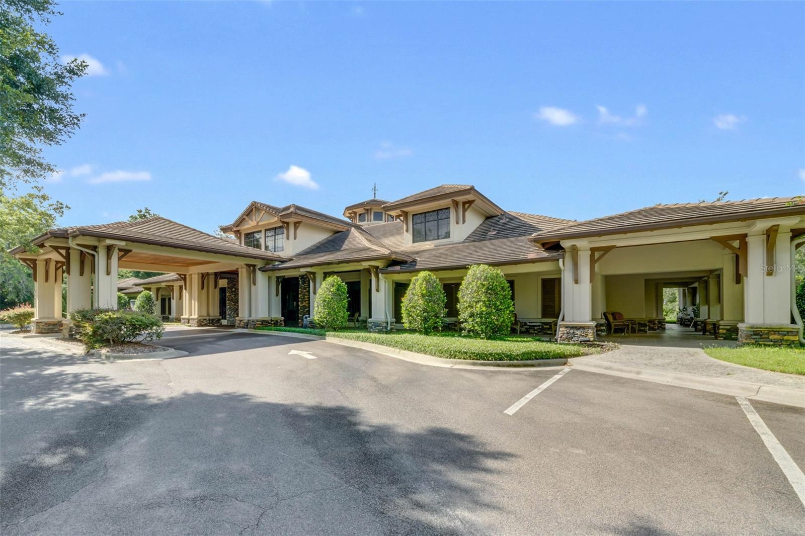 HEATHROW COUNTRY ESTATE - Land