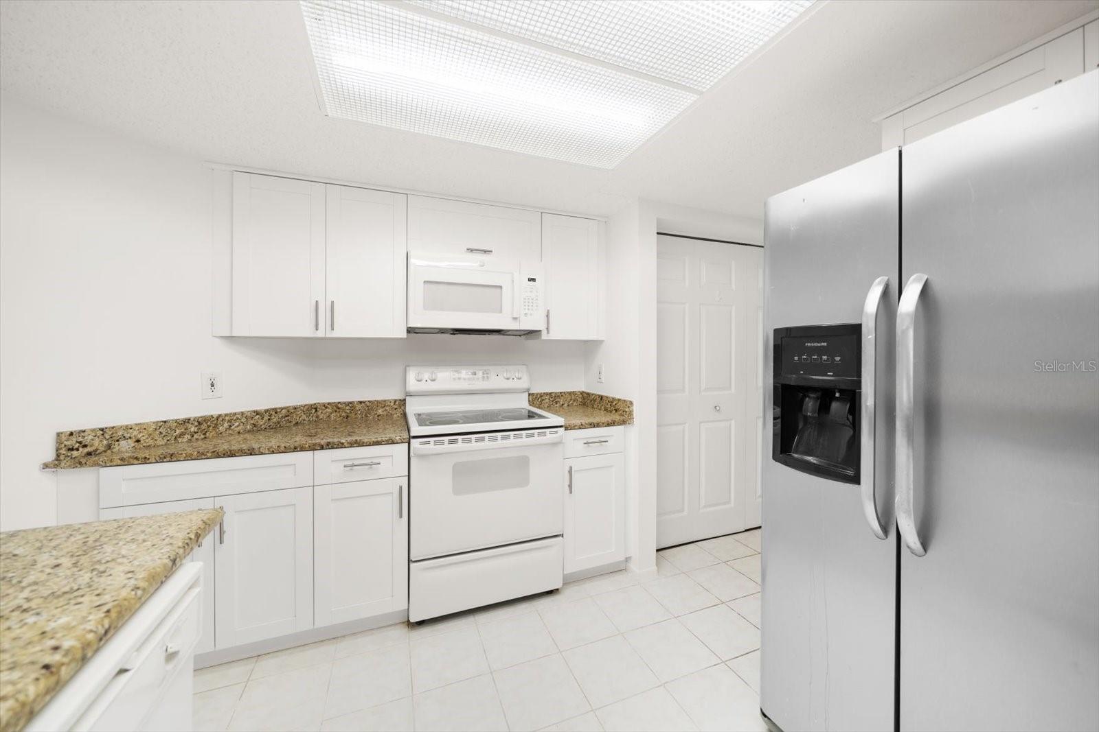 HOLIDAY LAKE VILLAS PH I - Residential Lease