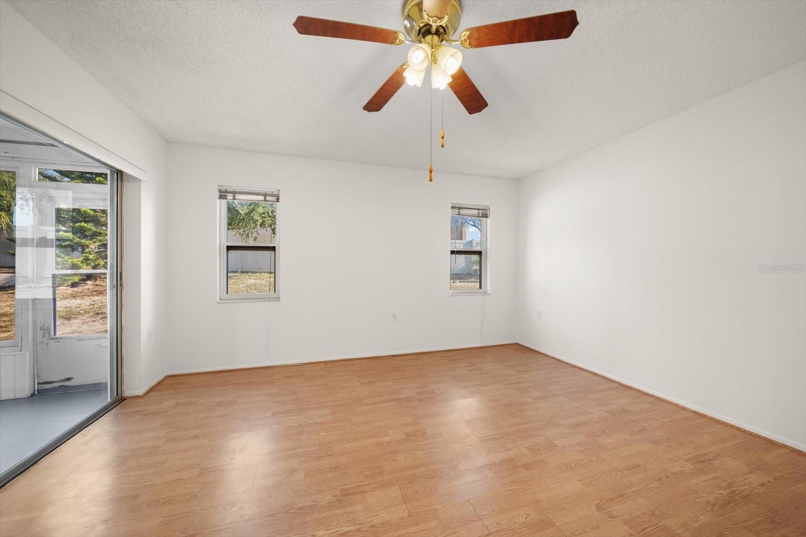 HOLIDAY LAKE VILLAS PH I - Residential Lease