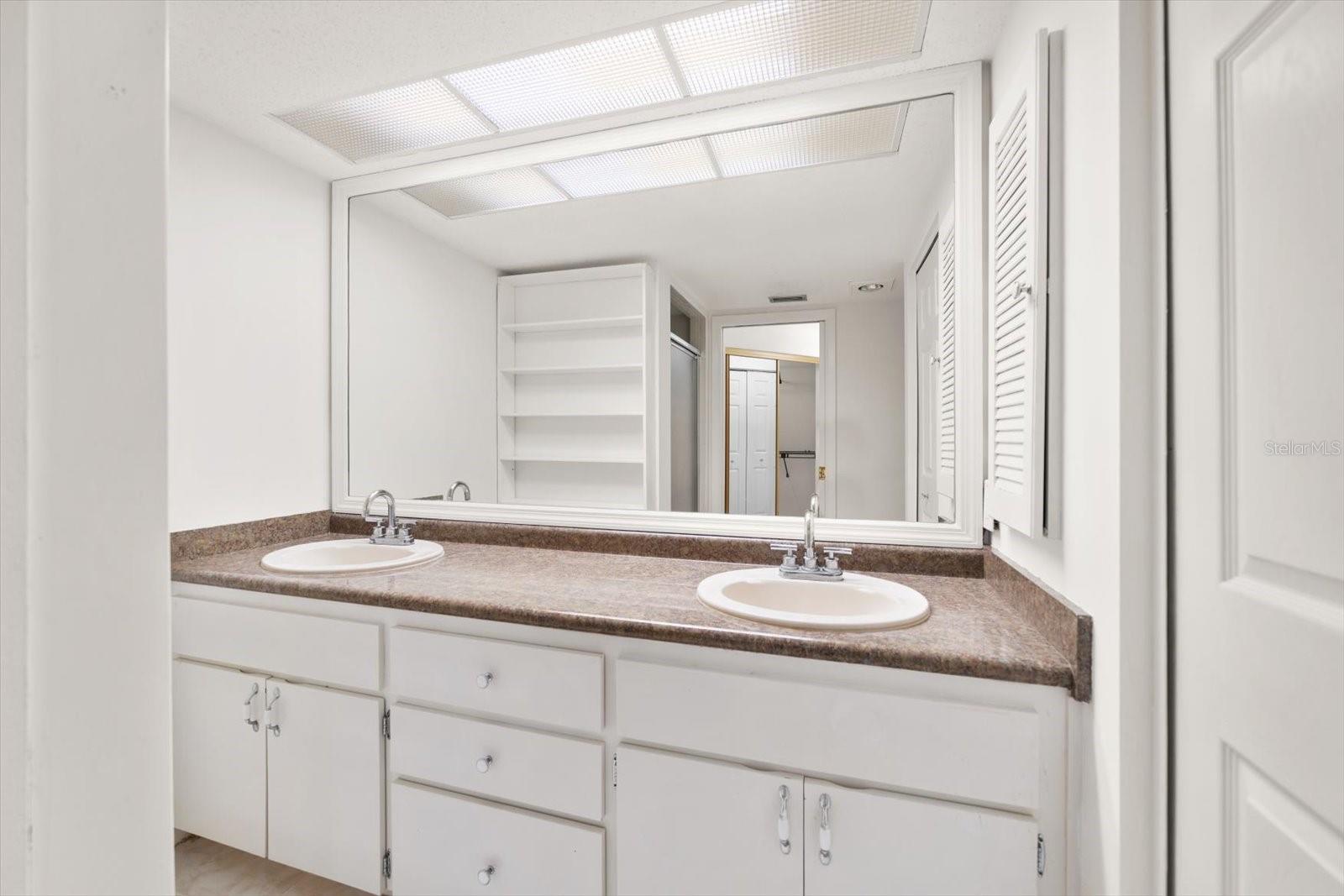 HOLIDAY LAKE VILLAS PH I - Residential Lease