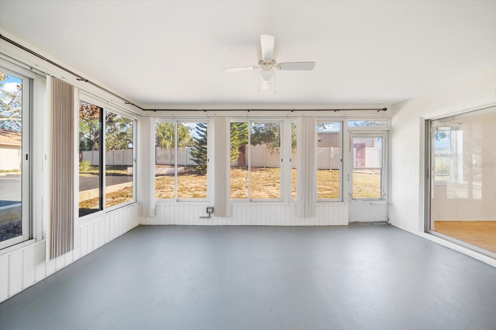 HOLIDAY LAKE VILLAS PH I - Residential Lease