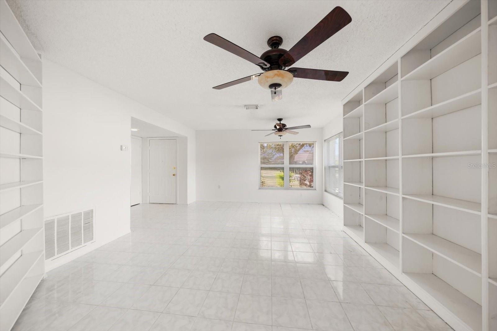 HOLIDAY LAKE VILLAS PH I - Residential Lease