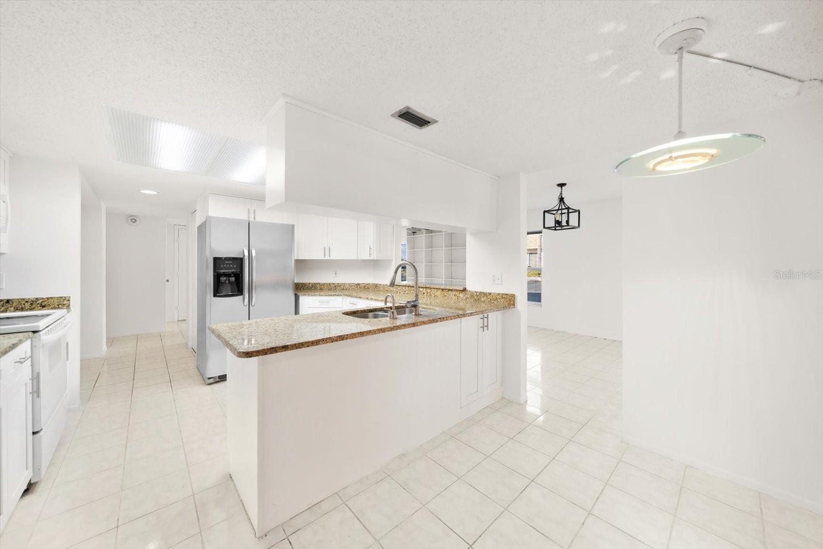 HOLIDAY LAKE VILLAS PH I - Residential Lease