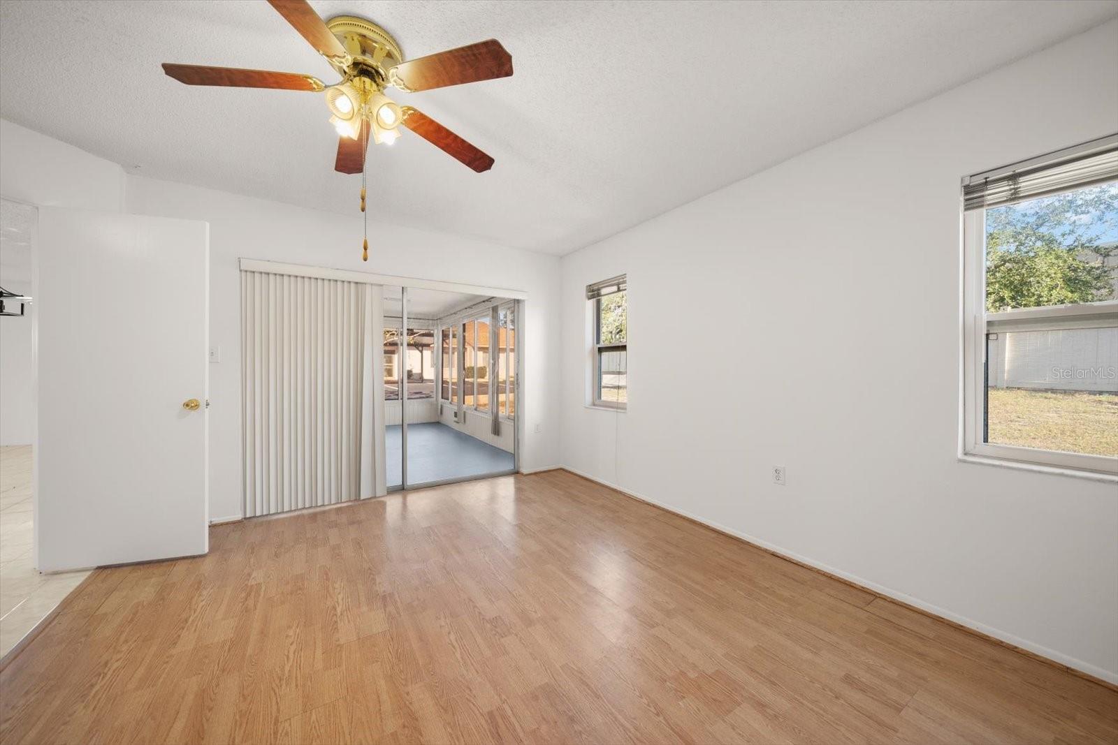 HOLIDAY LAKE VILLAS PH I - Residential Lease