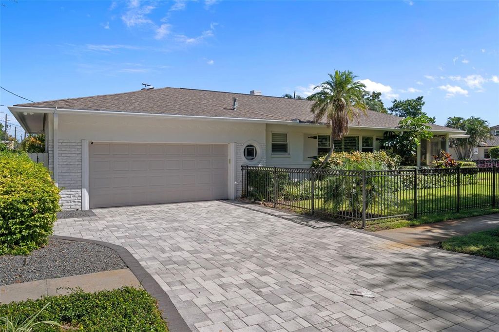 Photo of 105 17th Avenue NE, St Petersburg, FL 33704 (MLS # TB8437853)