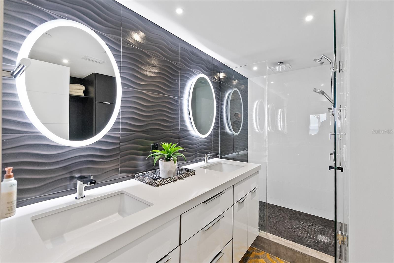 PENINSULA CONDO - Residential