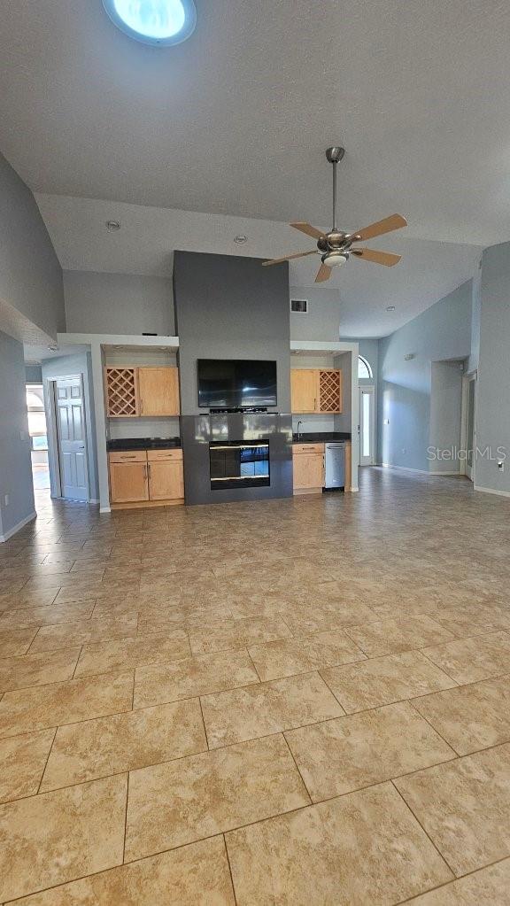 HUNTERS TRAIL TWNHMS - Residential