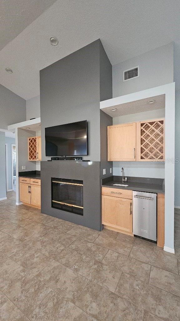 HUNTERS TRAIL TWNHMS - Residential