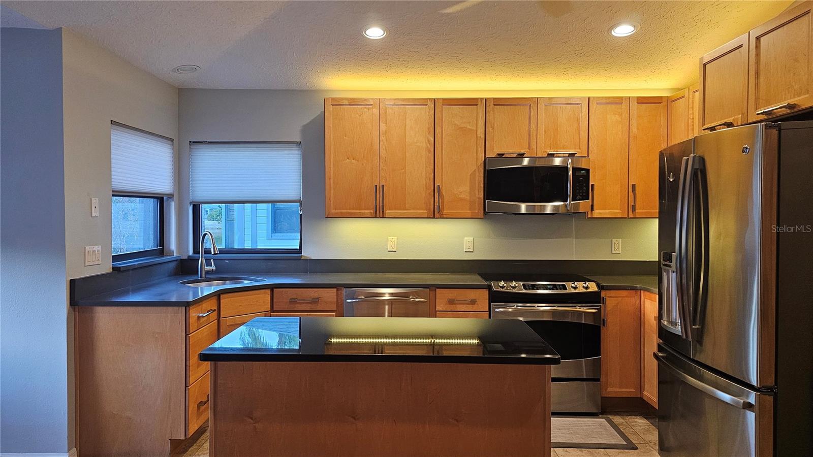 HUNTERS TRAIL TWNHMS - Residential