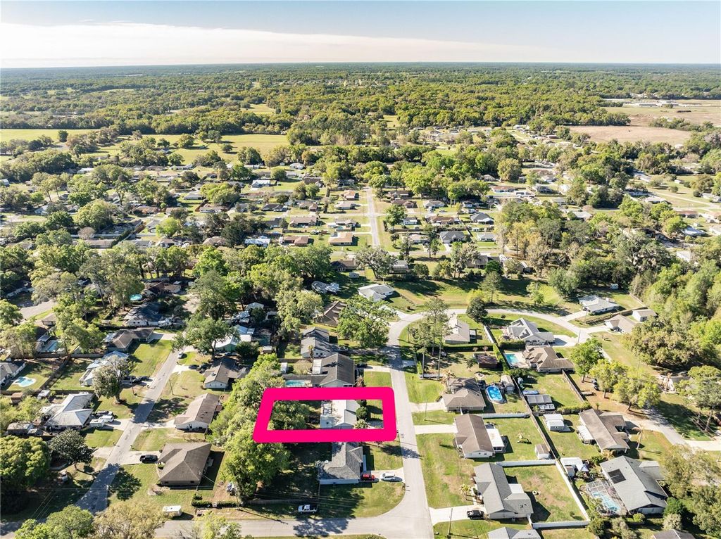 Photo of 12415 SE 60th Terrace, Belleview, FL 34420 (MLS # G5109813)