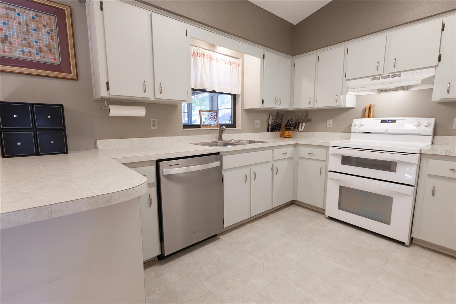 COUNTRY WALK 02 - Residential