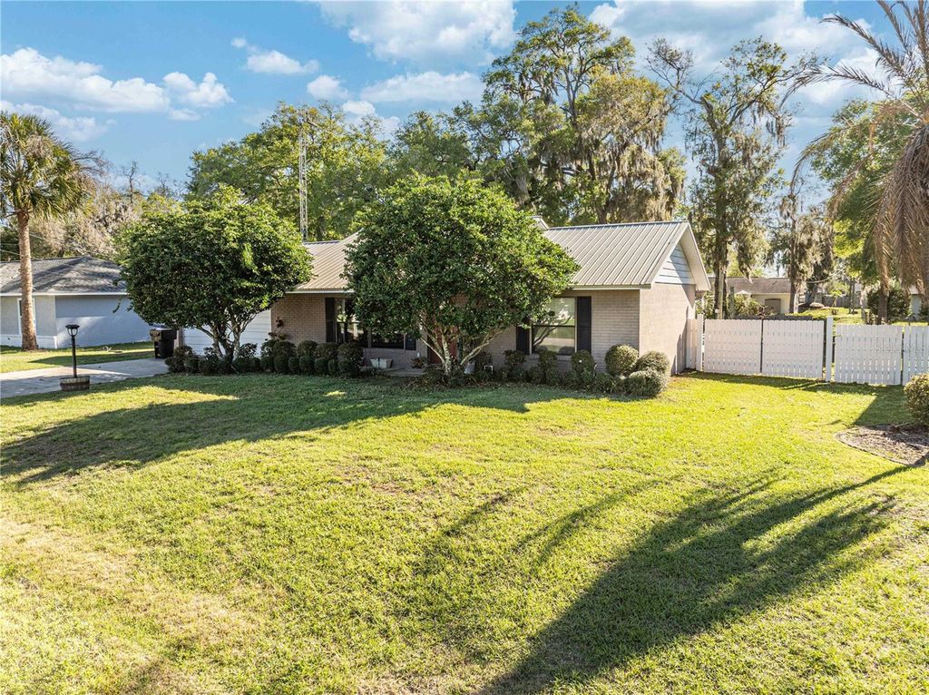 Photo of 12415 SE 60th Terrace, Belleview, FL 34420 (MLS # G5109813)