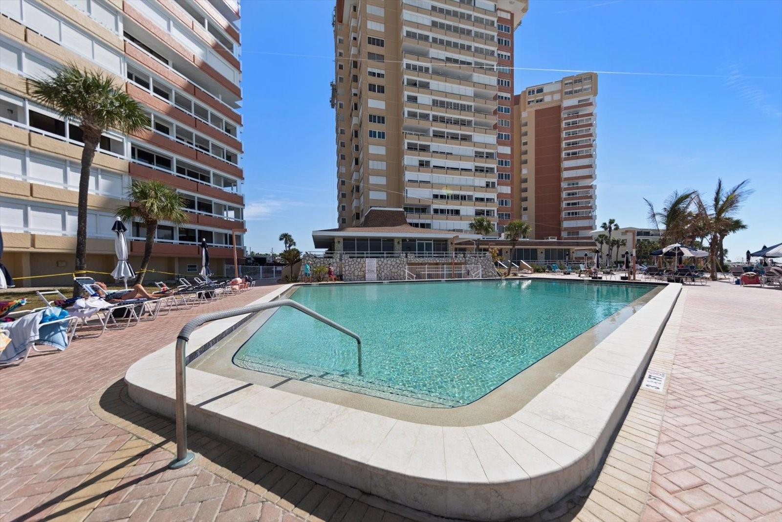 REDINGTON TOWERS BLDG 2 CONDO - Residential