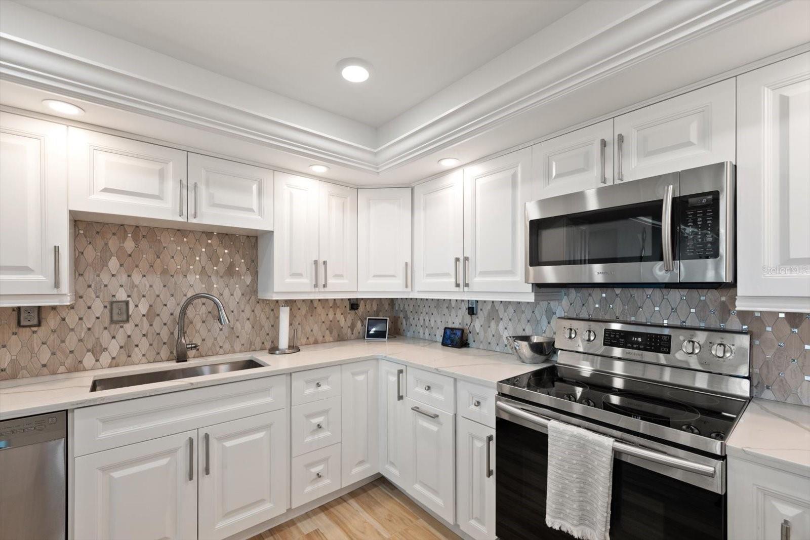 REDINGTON TOWERS BLDG 2 CONDO - Residential