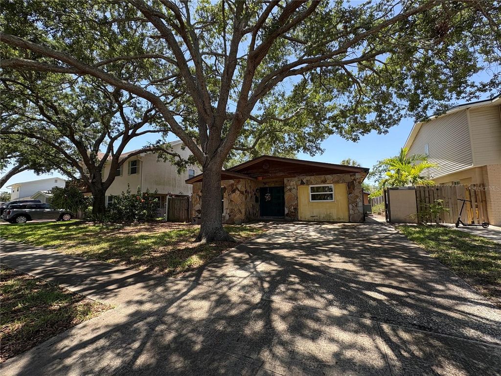 Photo of 484 Itasca Avenue, Tampa, FL 33606 (MLS # TB8388016)