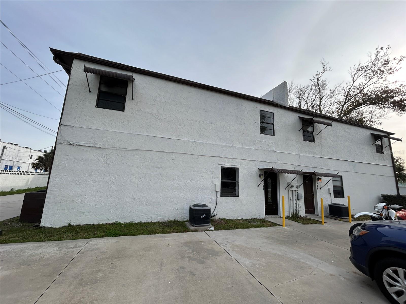 Newly Renovated, 2 bedroom 1.5 bath, 2 story Home.
This home is Located 1 block from Beville Road in South Daytona.